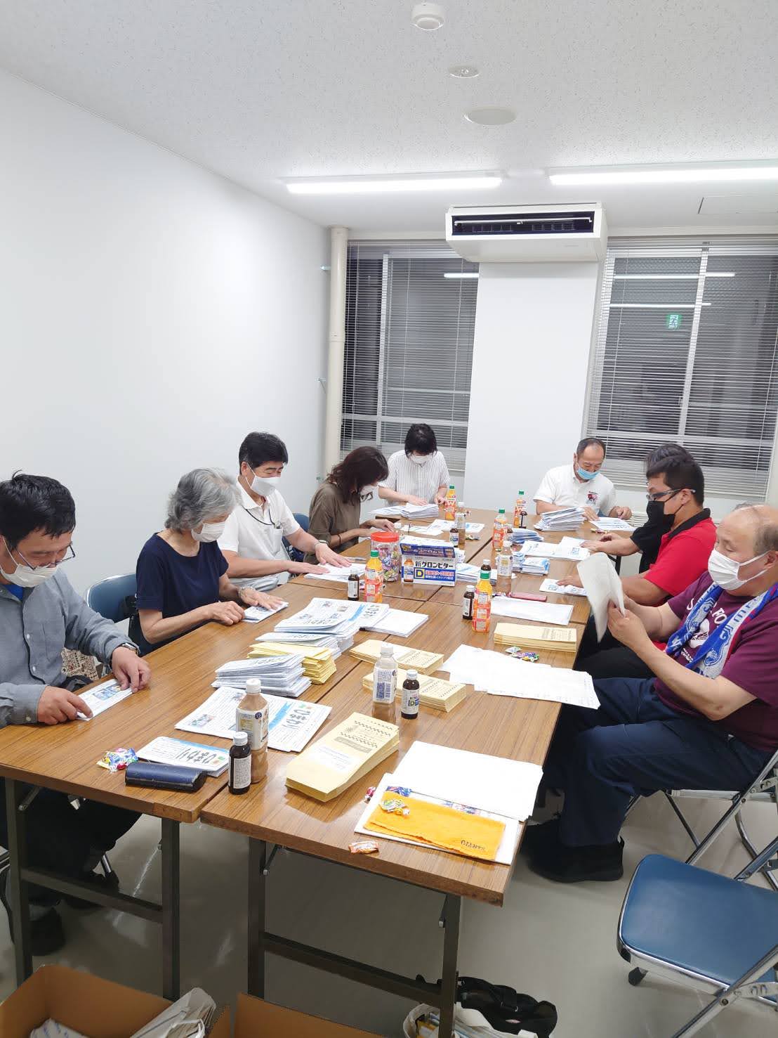 広報部 封筒入れ作業